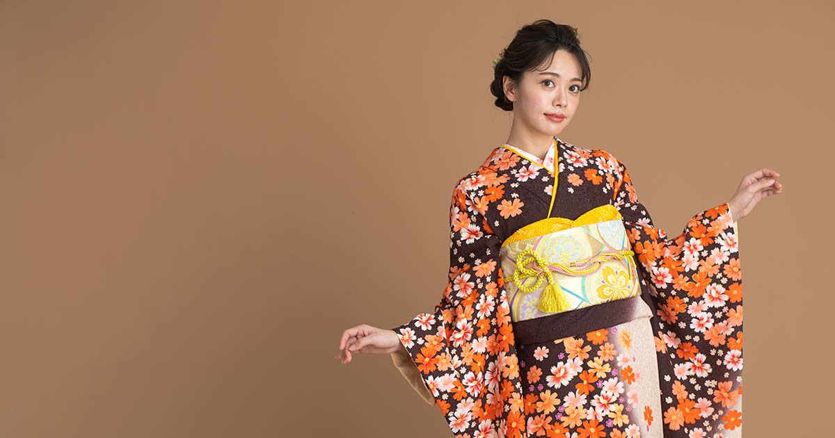 振袖にはどんな意味がある？他の着物との違いや絵柄について解説